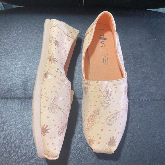 Toms Shoes - TOMS Women's Rose Gold Pineapple Print Slip-On Shoes Cream Size 6.5
